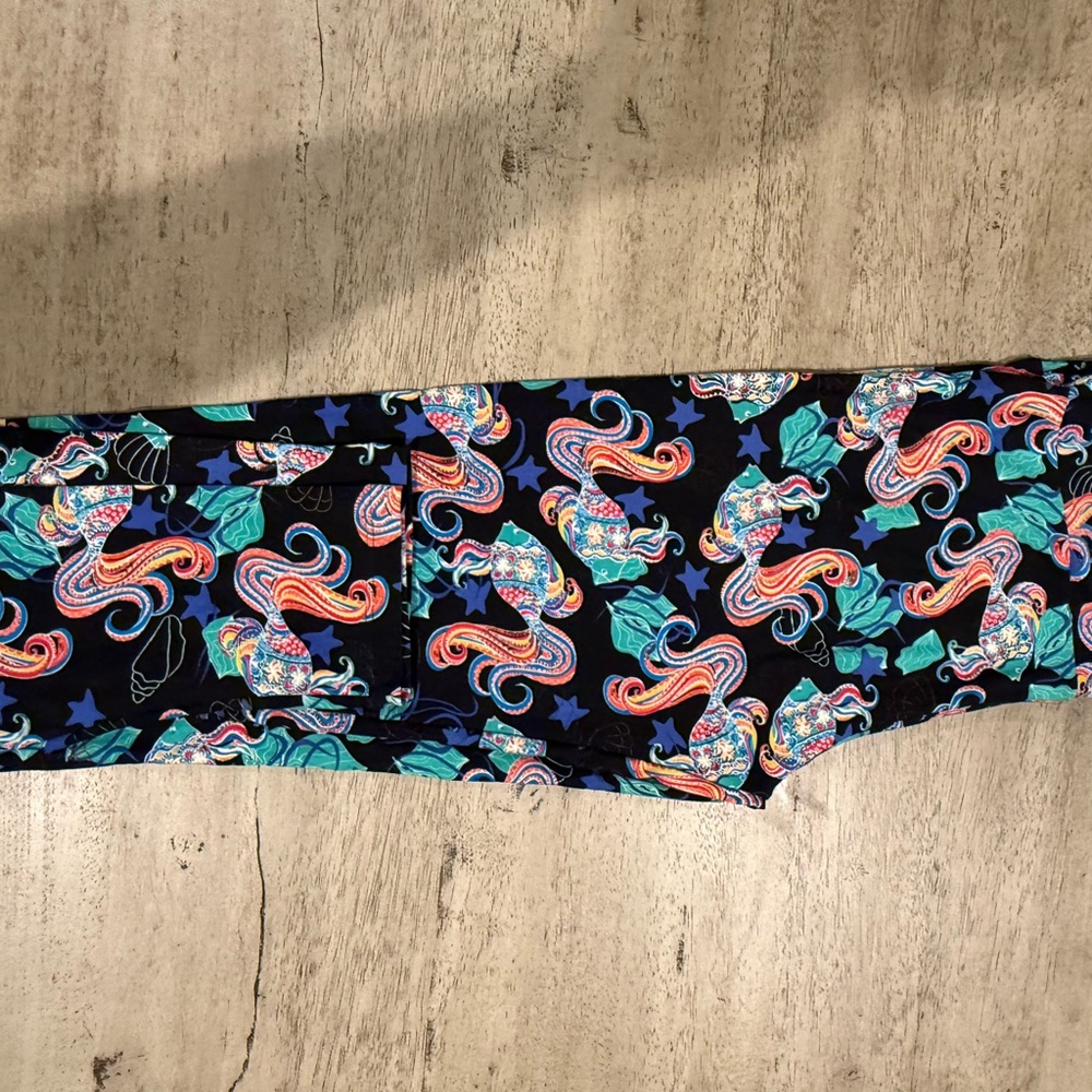 Fish pattern leggings